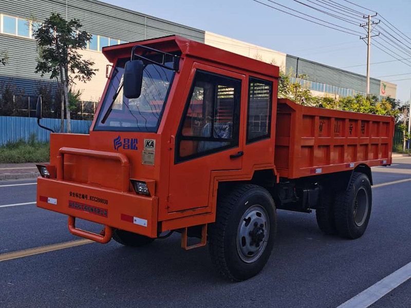 12噸四驅(qū)礦用運(yùn)輸車(chē)